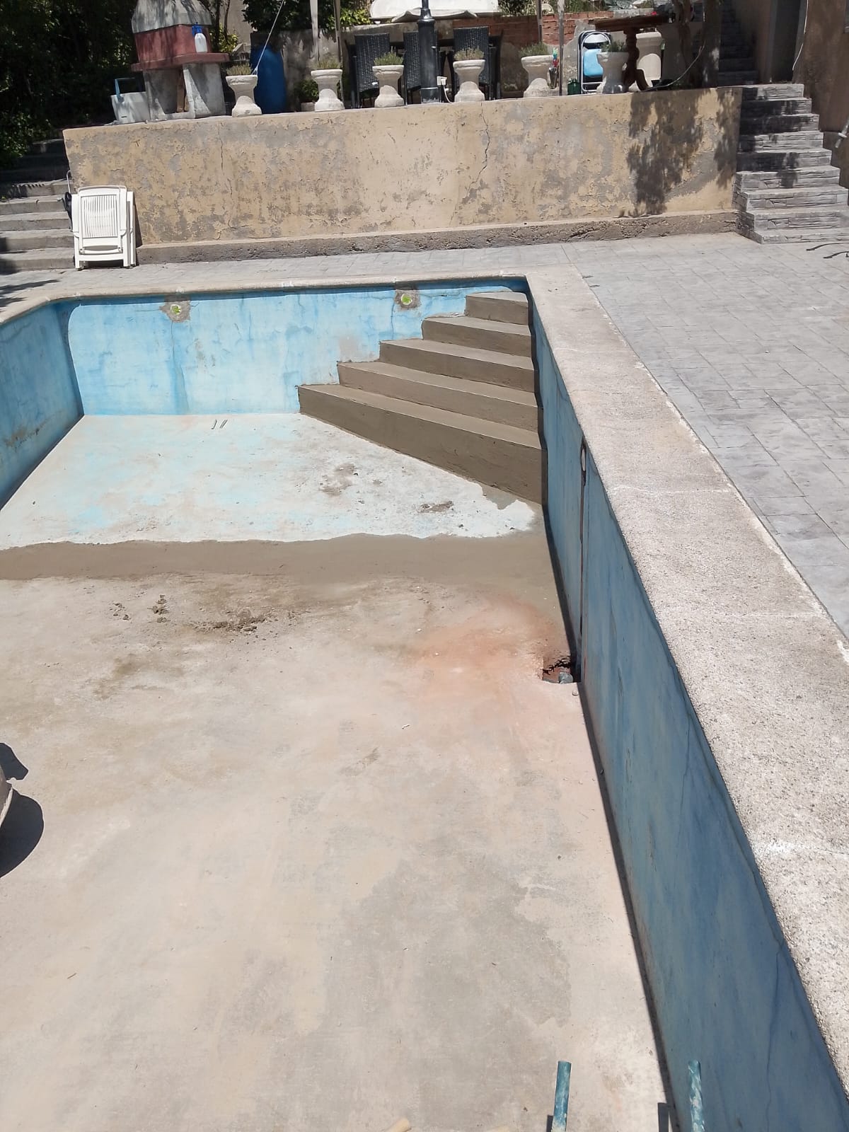 Vaso de piscina de Torrejón del Rey durante la preparación del soporte